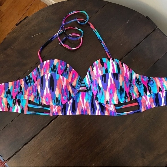 Xhilaration bikini two piece swim suit top. Size large. - Picture 6 of 7